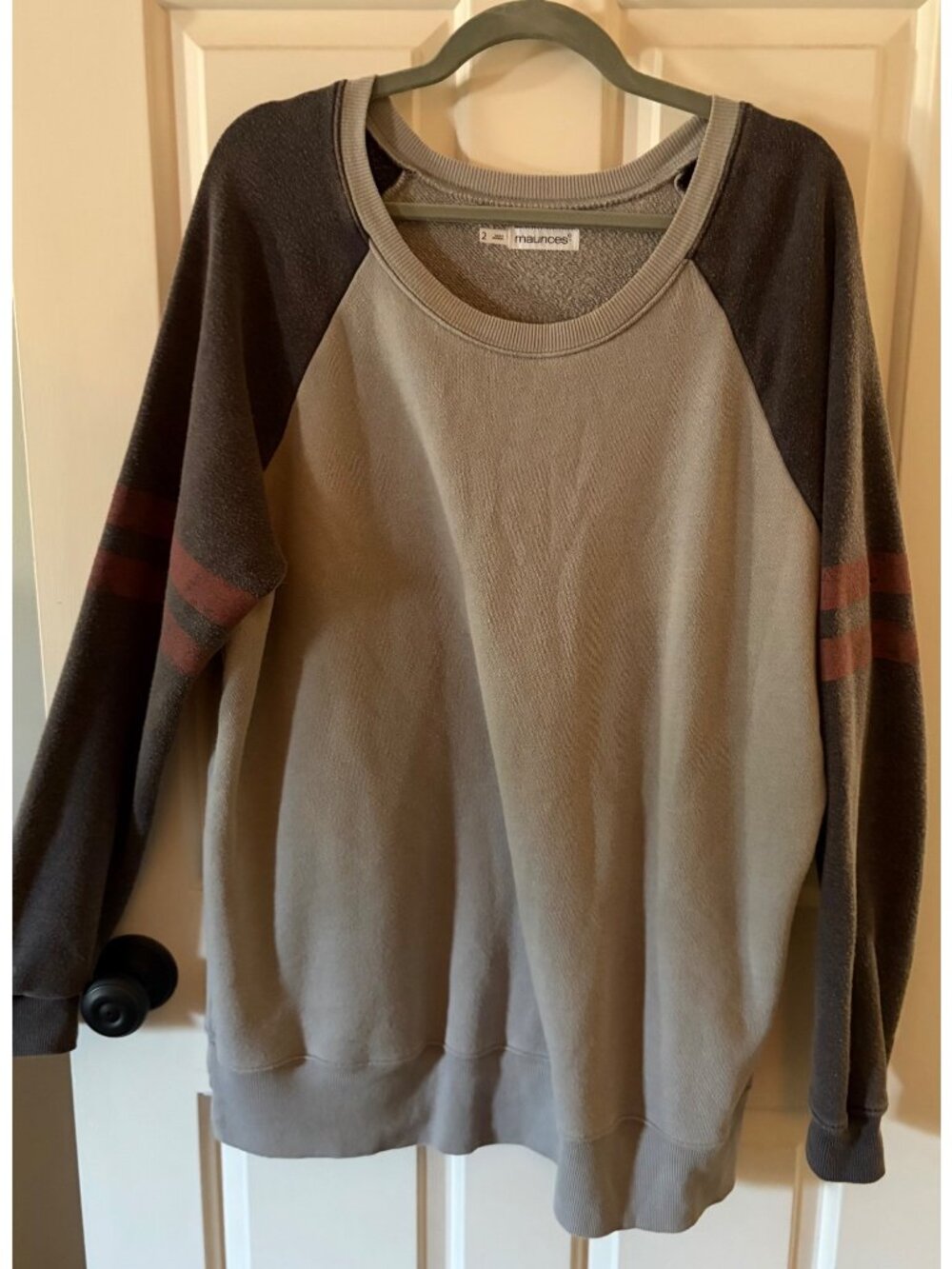 Women's Maurices Long-Sleeve Crewneck Raglan Sweatshirt Colorblock Size 2